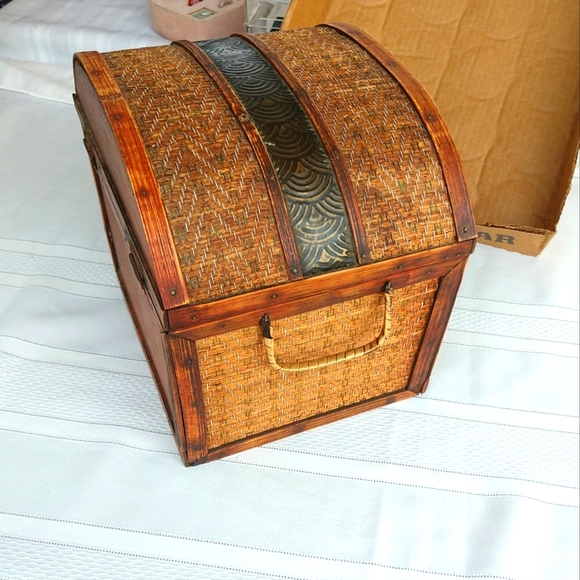 Vintage SMALL PIRATE TREASURE CHEST Tropical Home Nautical Décor 9.5" x 7" x 8". - Picture 7 of 13